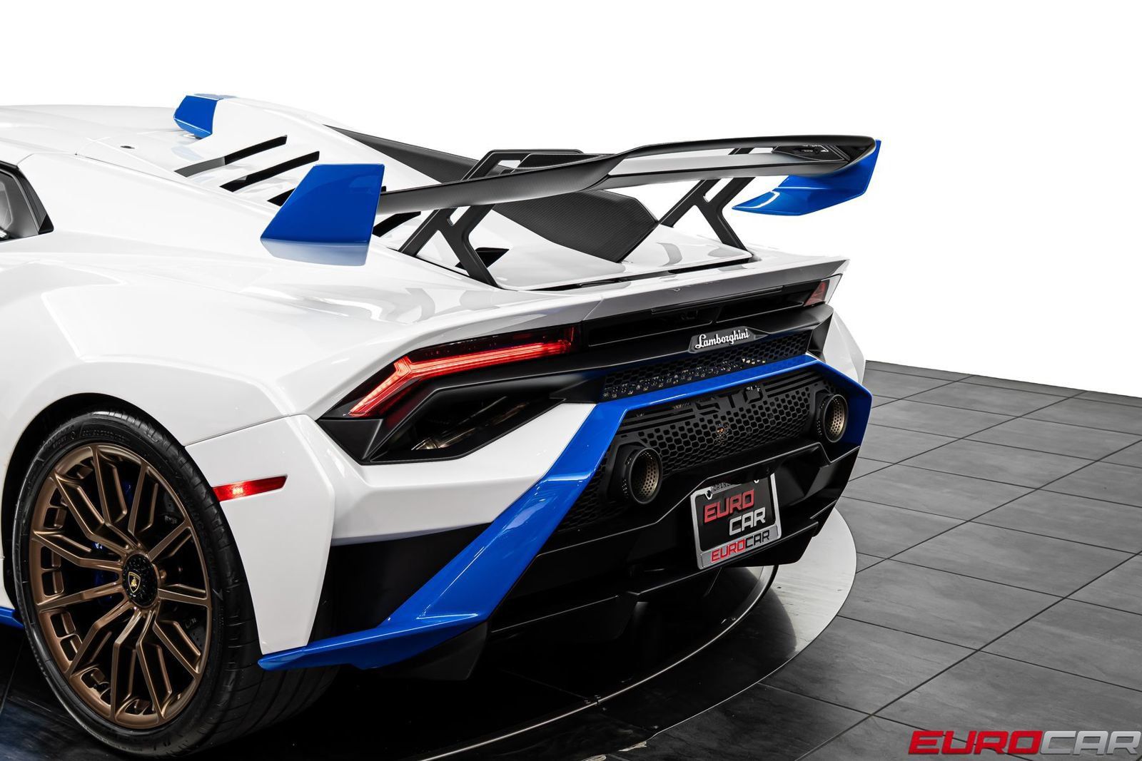 Used 2022 Lamborghini Huracan STO RWD image 22