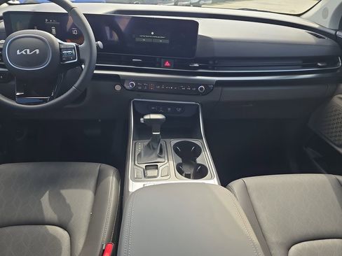 New 2026 Kia Carnival FWD image 14