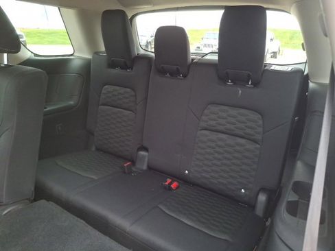 Used 2024 Nissan Pathfinder SV image 11