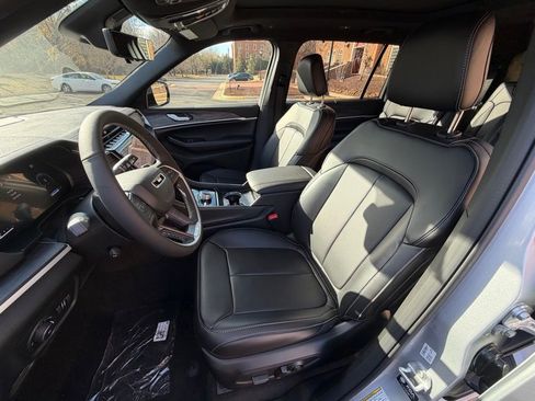 New 2025 Jeep Grand Cherokee L Limited w/ Luxury Tech Group II AWD/4WD image 16