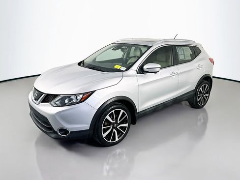 Used 2018 Nissan Rogue Sport SL w/ SL Premium Package FWD image 3