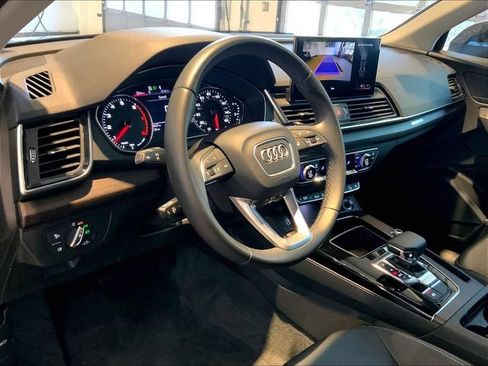 Used 2023 Audi Q5 2.0T Premium w/ Convenience Package AWD/4WD image 4