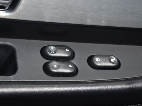 Used 2003 Ford Thunderbird RWD image 11