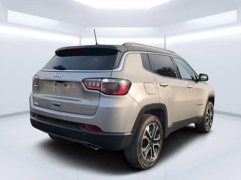 Used 2022 Jeep Compass Limited image 3