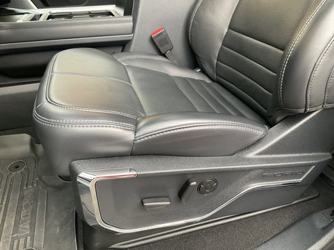 Used 2025 Ford F350 Platinum w/ FX4 Off-Road Package image 31