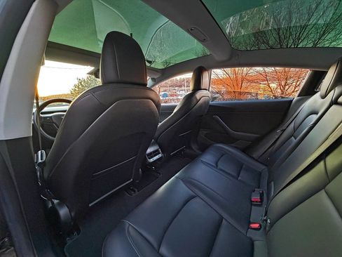 Used 2018 Tesla Model 3 Long Range image 18