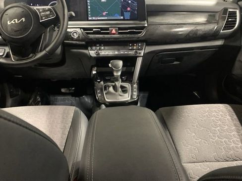 Used 2025 Kia Seltos X-Line image 17