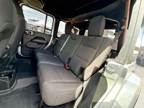 Used 2023 Jeep Wrangler Sahara image 27