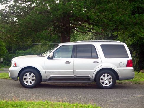 Used 2004 Lincoln Navigator Luxury AWD/4WD image 18