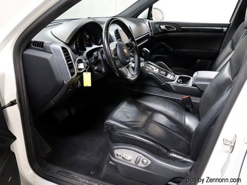 Used 2018 Porsche Cayenne image 12