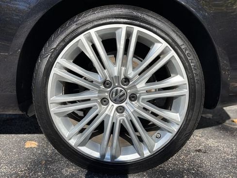 Used 2013 Volkswagen Eos FWD image 29