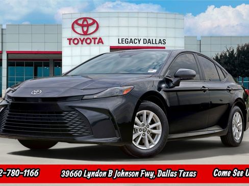 Used 2025 Toyota Camry LE FWD image 1