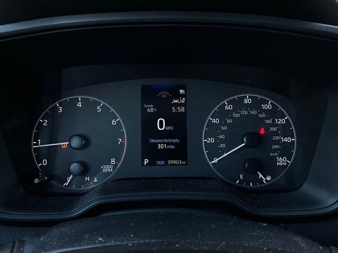 Used 2024 Toyota Corolla LE image 31