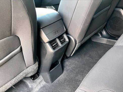 Used 2026 Chevrolet Equinox LT FWD image 10