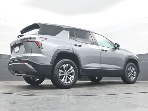 Used 2025 Chevrolet Equinox LT FWD image 30