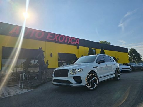 Used 2022 Bentley Bentayga AWD/4WD image 1