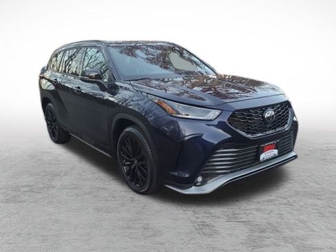 Certified 2024 Toyota Highlander XSE image 3