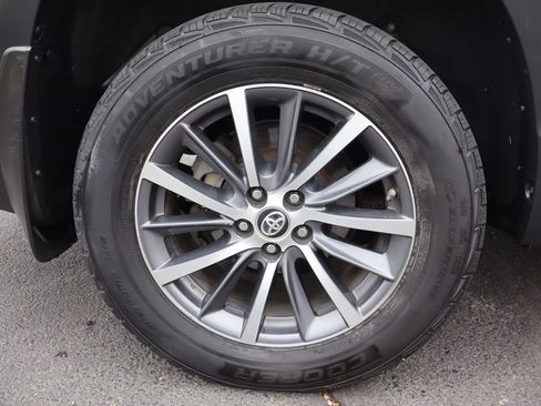 Used 2017 Toyota Highlander XLE AWD/4WD image 46