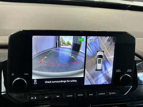 Used 2023 Nissan Pathfinder Platinum AWD/4WD image 11