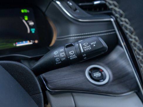 Used 2022 Jeep Grand Cherokee Overland w/ Luxury Tech Group IV AWD/4WD image 32