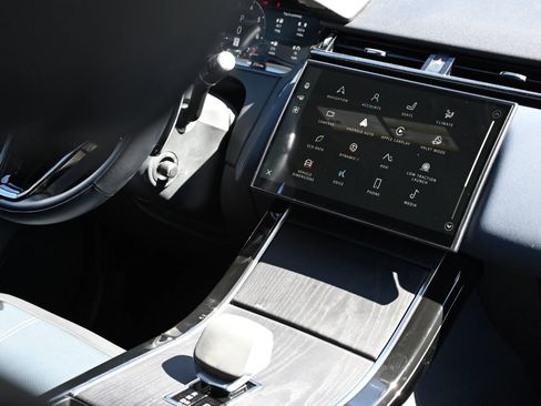 Used 2024 Land Rover Range Rover Velar Dynamic SE image 22