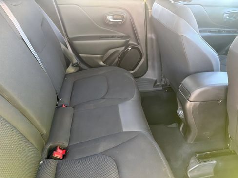 Used 2018 Jeep Renegade Altitude image 13