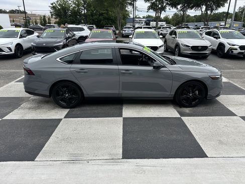 Used 2025 Honda Accord Sport image 3