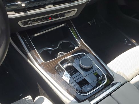 Certified 2024 BMW X7 xDrive40i w/ Premium Package AWD/4WD image 17