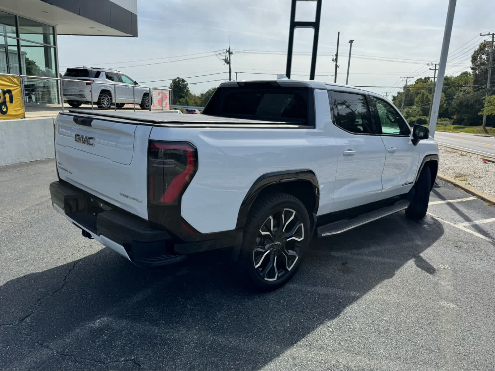 Used 2025 GMC Sierra EV Denali AWD/4WD image 7