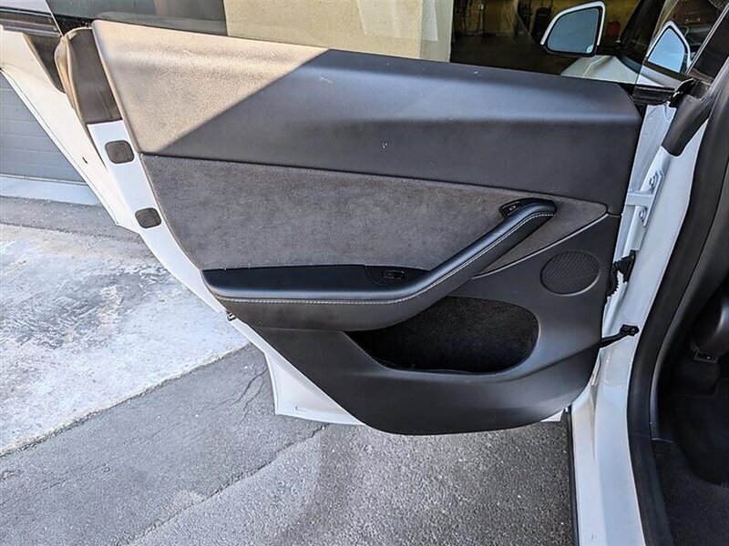 Used 2023 Tesla Model Y Long Range AWD/4WD image 24