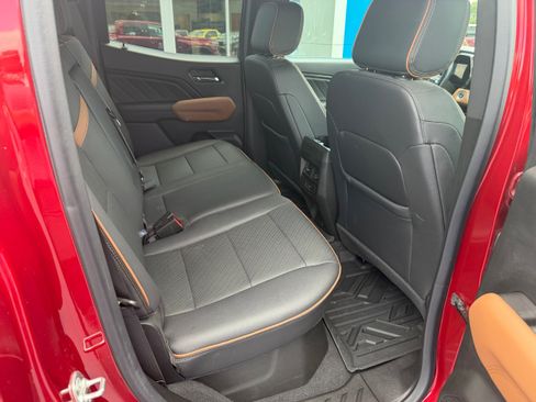 Used 2024 GMC Canyon AT4 w/ AT4 Premium Package AWD/4WD image 6