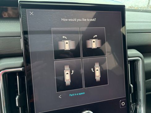 Certified 2025 GMC Yukon Denali w/ Sun & Power Step Package image 35