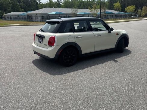 Used 2016 MINI Cooper 4-Door Hardtop image 4
