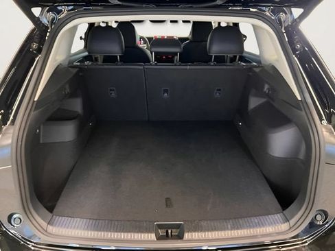 Used 2026 Volkswagen Tiguan SE AWD/4WD image 22