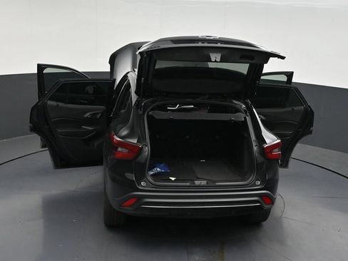 Used 2025 Chevrolet Trax RS w/ Sunroof Package FWD image 36