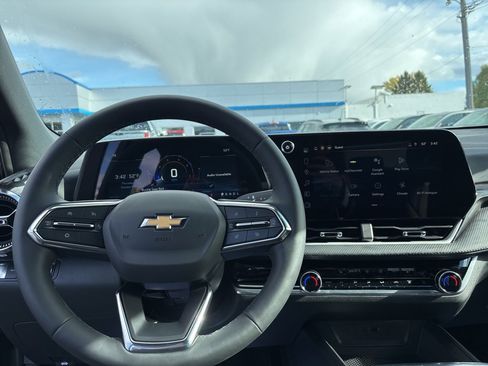 New 2026 Chevrolet Equinox LT w/ Convenience Package II image 12