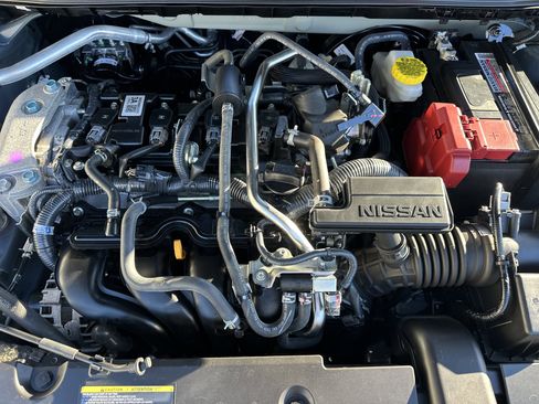 Used 2025 Nissan Sentra SR w/ SR Premium Package image 9