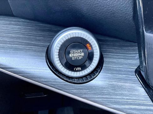 Used 2024 Jeep Wagoneer L Series II RWD image 30
