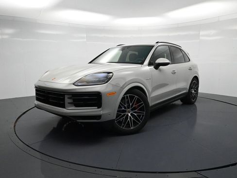 New 2025 Porsche Cayenne S image 1