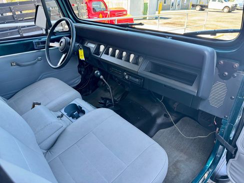 Used 1995 Jeep Wrangler Rio Grande image 96
