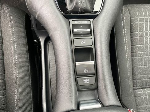 Used 2025 Honda HR-V LX image 35