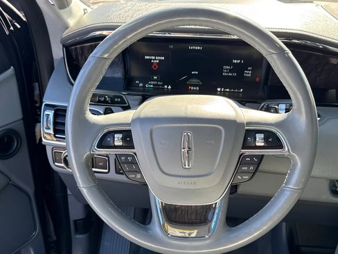 Used 2018 Lincoln Navigator L Select w/ Technology Package image 16