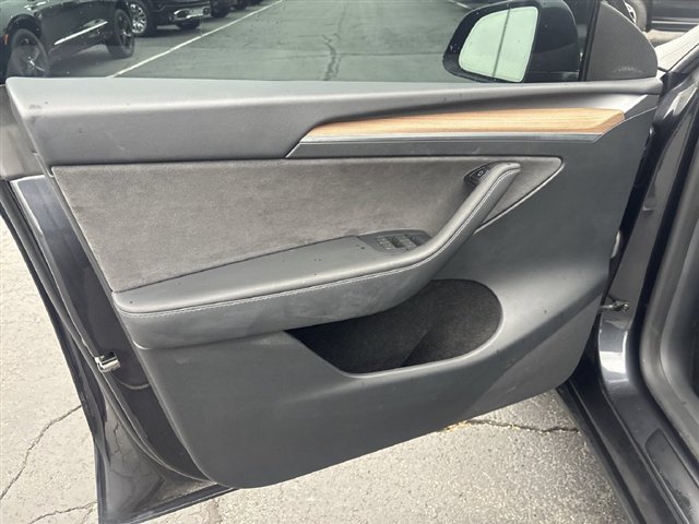 Used 2024 Tesla Model Y Long Range AWD/4WD image 19