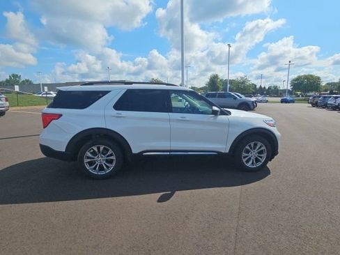 Used 2023 Ford Explorer XLT w/ Equipment Group 202A AWD/4WD image 9