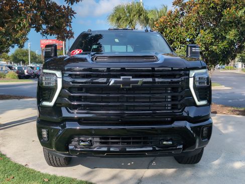 Used 2026 Chevrolet Silverado 2500 High Country w/ High Country Premium Package AWD/4WD image 3