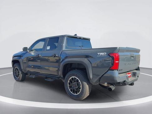 Used 2025 Toyota Tacoma TRD Off-Road AWD/4WD image 6