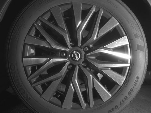 Used 2025 Nissan Altima 2.5 SV image 14