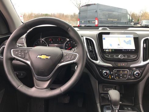 Used 2023 Chevrolet Equinox Premier image 31