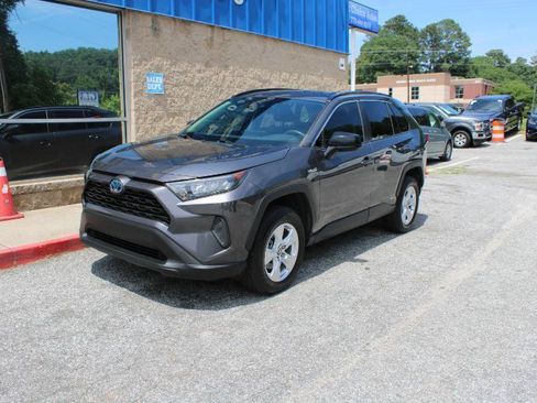 Used 2021 Toyota RAV4 LE AWD/4WD image 3