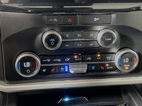 Used 2024 Ford Expedition XLT image 26